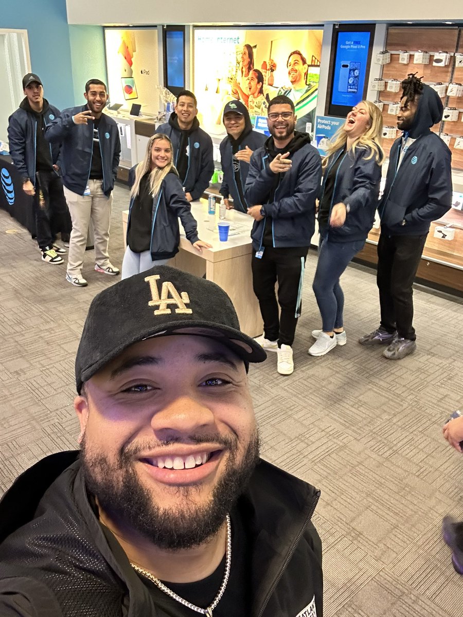 Ciarasky15's tweet photo. You already know who we are. No introductions necessary! #BIGPROM #Q3winners #winnerwinner #lifeatatt @anacruz_11 @Victor_Veroes13 @normanJavier45_ @osmanTellez1 @DaFirstNetKing https://t.co/KTuDOsoNMs