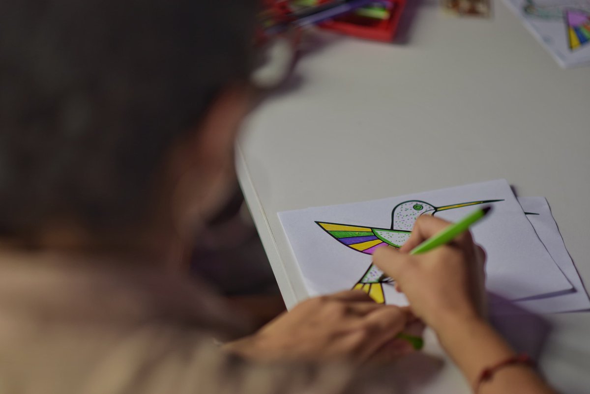 CentroMemoriaH's tweet photo. #AEstaHora | En la #FILCali iniciamos nuestros talleres 🎨«Mi museo, mi memoria» y «El sueño de los colibríes» dirigidos a niños y niñas. https://t.co/64nn0Y1C3e