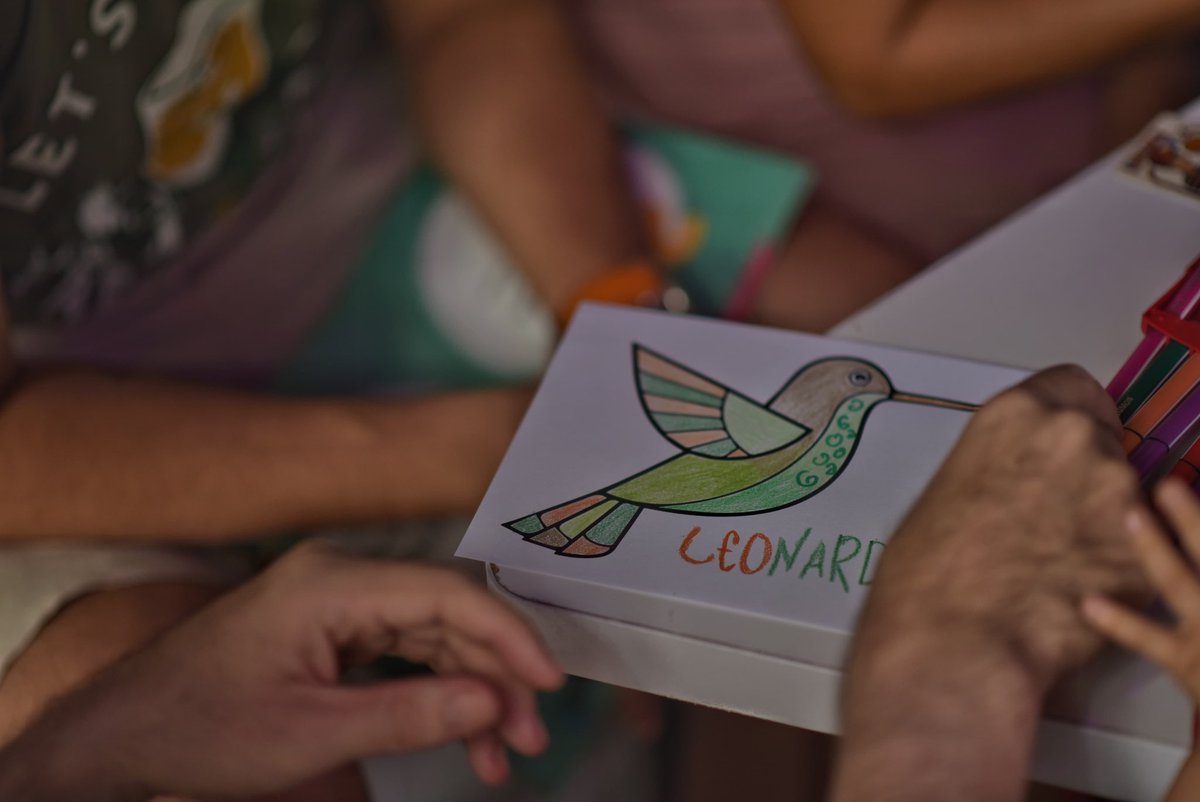 CentroMemoriaH's tweet photo. #AEstaHora | En la #FILCali iniciamos nuestros talleres 🎨«Mi museo, mi memoria» y «El sueño de los colibríes» dirigidos a niños y niñas. https://t.co/64nn0Y1C3e