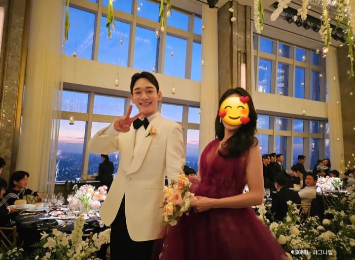 aeriwolcarat's tweet photo. No importa lo que haya pasado antes, el pasado es pasado, lo que importa ahora es que nuestro #Jongdae es muy feliz y tuvo su boda de cuento 🥺❤️
Chen merece toda la felicidad del mundo con su hermosa familia 💗 

Lloro mares, es tan bello vivir este momento 😭💖 https://t.co/x9BiHf5I6K