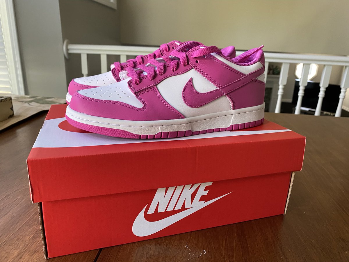 gilb152005's tweet photo. @SellKicksSunday All DS plus ship/label. Zelle payment only. Ask for more pics or references. 

AJ4 10W retail $225
Dunk Olive 10W retail $118
Dunk Fuchsia 6Y $130 https://t.co/W5l8L1uP8D
