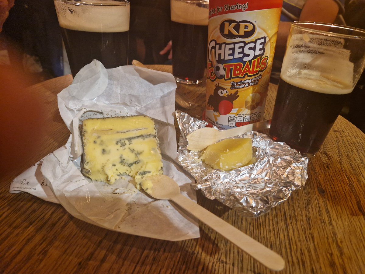 .@TheCockTavernE8 w/@tycaws own cheese & Abatty blue @FivePointsBrew red lager & of course cheese footballs