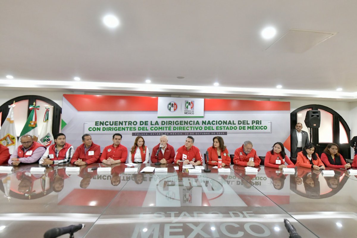 alitomorenoc's tweet photo. ¡Buenos días! Hoy estoy en el Estado de México reunido con el gran equipo del @PRI_EDOMEX, priistas leales y comprometidos con el partido, que trabajan todos los días en favor de la militancia. https://t.co/R2dkopnuAQ