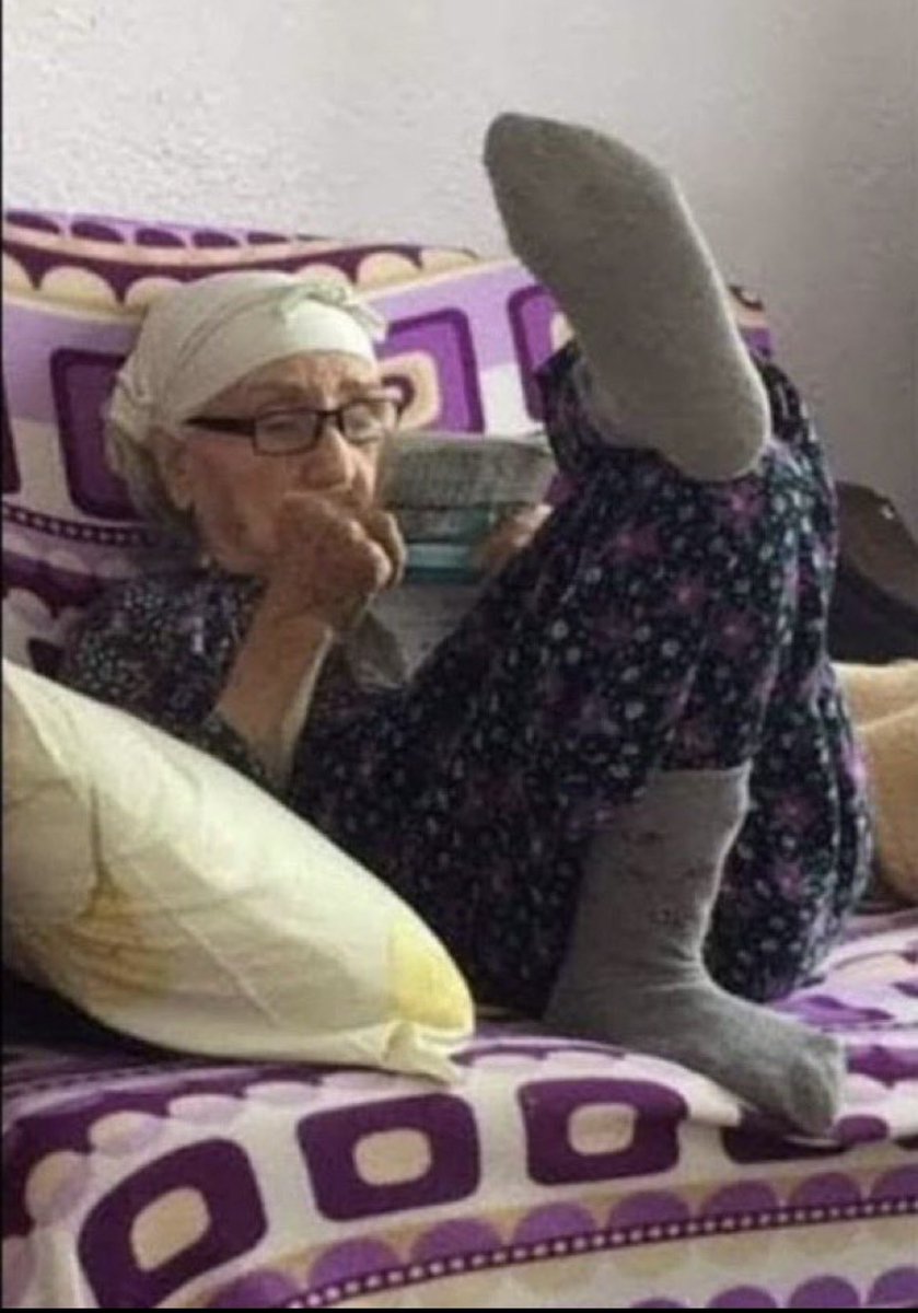 1Salsh's tweet photo. تمثلني حالياً نتجهز للبرد الاحتياط واجب😶‍🌫️ 😂😂

ومسائكم رااايق بأذن الله 🤗🌹🌹 https://t.co/WqAnIko3Wu