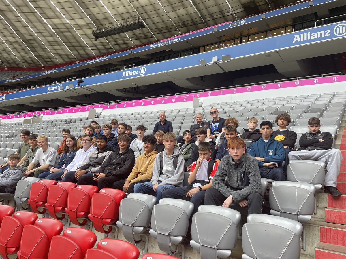 Quick DT trip update: it has been a pleasure spending the past 3 days with these young people, they have been a credit to our school as usual. We are now on the coach leaving Heathrow and according to our driver we will arrive @HitchinBoys by 7:25pm