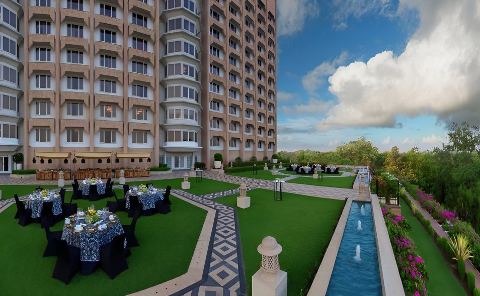 TajMahalHotel's tweet photo. Discover the beauty of our Terrace Garden, a picturesque venue, perfect for exclusive gatherings and receptions. With its tranquil pool views and a glimpse of Lutyens' Delhi, it's the ideal setting for memorable events.

#RediscoverReimaginedTajMahalNewDelhi #MoreGloriousWithTime https://t.co/p5ziVmtvom