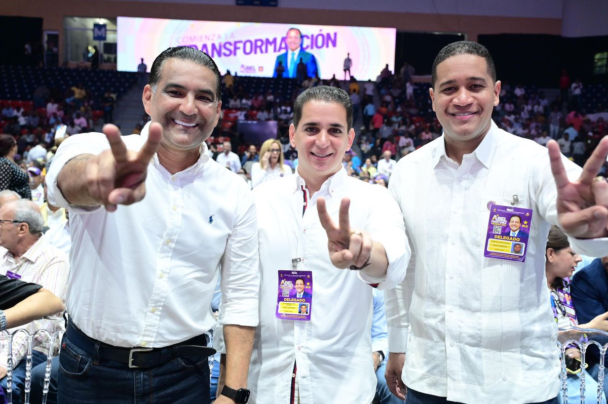 AlbertoTejeda_'s tweet photo. 🎉 Emocionante momento, en el acto de proclamación del próximo presidente @AbelMartinezD, celebramos el compromiso con un futuro mejor para nuestro país.

Juntos, trabajaremos para construir una nación más fuerte, justa y próspera. 
🇩🇴🙌 

#AbelPresidente 
#PLDConAbel https://t.co/3hAGH55TbW