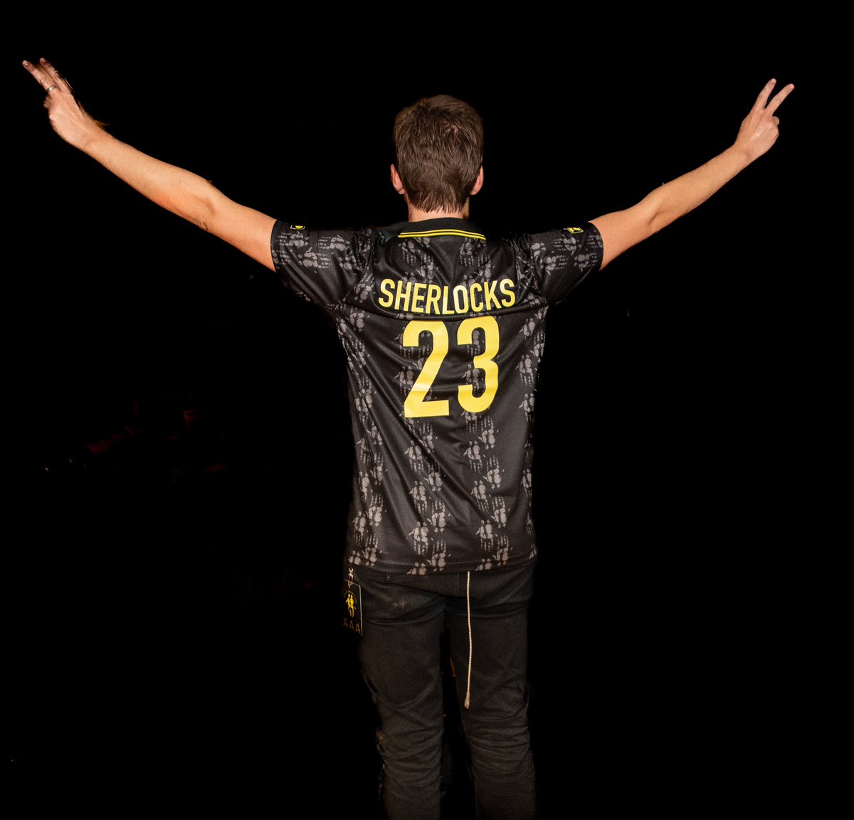SUPER LIMITED FOOTBALL SHIRT!💛

We’ve seen an insane amount of you all asking about this football shirt. We have had a very limited amount made. We want to keep this as a special one off.

RETWEET to get access to exclusive pre-sale 🤝 

Sign up ⬇️
thesherlocks.os.fan
