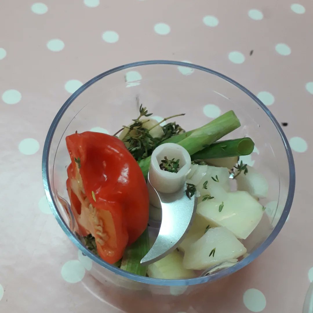 ronkelawal's tweet image. I had fun learning how to make jerk seasoning from scratch this weekend thanks to @FoodIFancy. 
And the chicken we marinated was *chef's kiss*