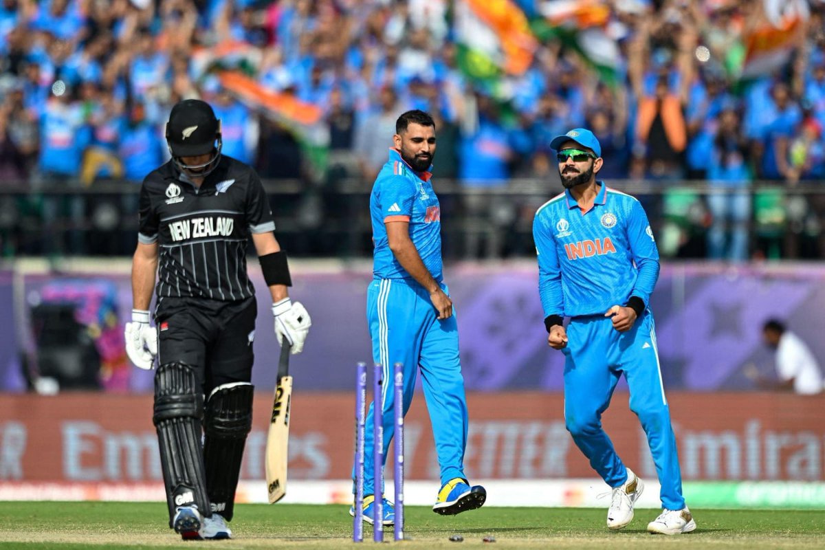 विराट कोहली की दमदार बल्लेबाजी और मोहम्मद शमी की शानदार गेंदबाजी की बदौलत टीम इंडिया का विश्वकप में बीस साल बाद न्यूज़ीलैंड पर जीत दर्ज करना सम्पूर्ण देश के लिए गौरवपूर्ण क्षण है।

भारतीय पुरूष क्रिकेट टीम को विश्वकप में इस अपराजेय प्रदर्शन हेतु हार्दिक बधाई।

चक दे इंडिया!