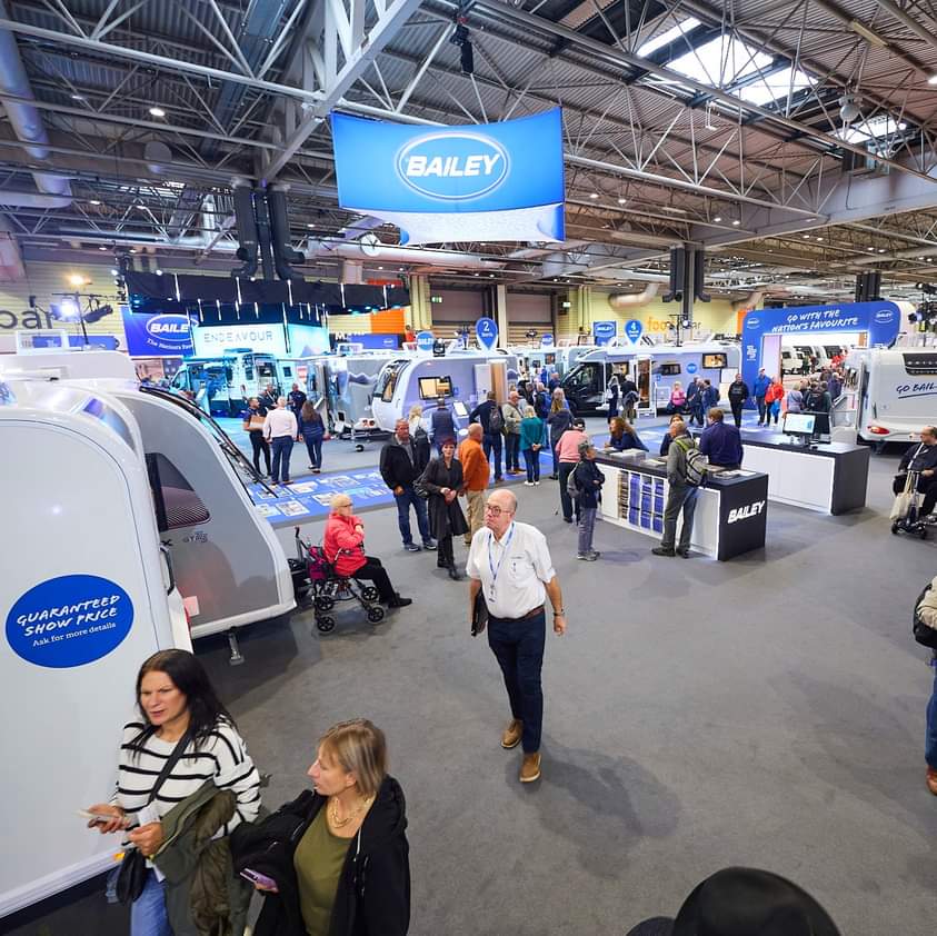 davidjgbird's tweet photo. When photos are taken at a caravan show I like to see if I'm in the pictures. Can you spot me in this @BaileyofBristol scene? #WhereIsDavid? https://t.co/Mne59HJcii