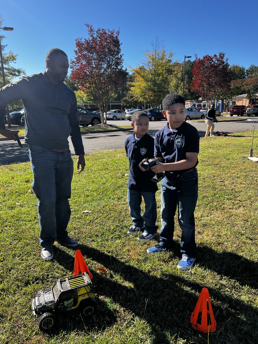 TMLAcademy's tweet photo. Our Younger Boys had a great mentoring day yesterday learning how remote controllers send out a encoded radio-frequency signal to the remote car and the car decodes the signal and moves.
“Great things are happening at TMLAcademy”.
#Weareraisingkings #WeAreTMLA919 #WeAreDURHAM https://t.co/Y0IWRwHjwU