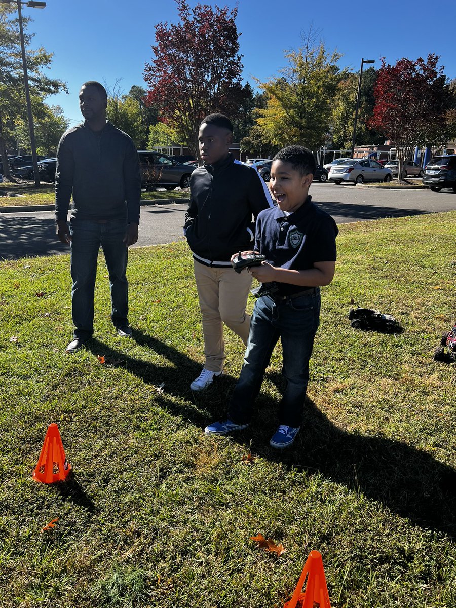 TMLAcademy's tweet photo. Our Younger Boys had a great mentoring day yesterday learning how remote controllers send out a encoded radio-frequency signal to the remote car and the car decodes the signal and moves.
“Great things are happening at TMLAcademy”.
#Weareraisingkings #WeAreTMLA919 #WeAreDURHAM https://t.co/Y0IWRwHjwU