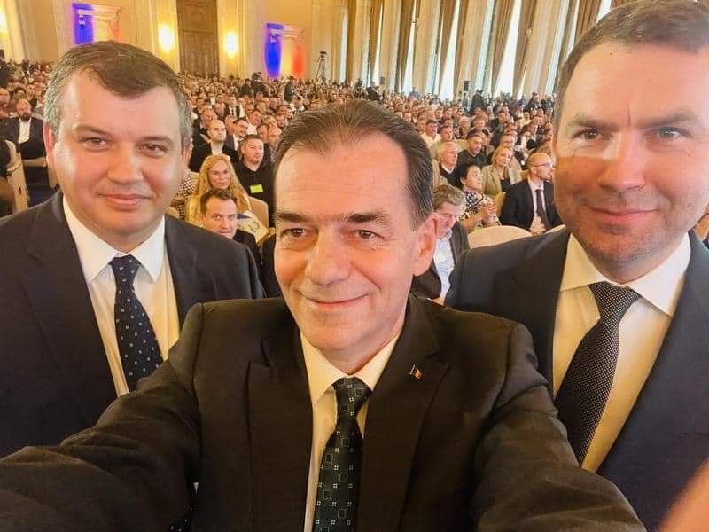 PopDariusAUR's tweet photo. ❗🇷🇴❗O imagine a disperării așa-zisului bloc de dreapta!
USR-PMP-Forța Dreptei respectiv
@LudovicOrbanRO #EugenTomac @catalindrulausr
PSD și PNL s-au #aliat și ei încă o dată împotriva firii și #împotriva intereselor electoratului lor. AUR va face alianță doar cu #românii! https://t.co/1jIMn9SBy8