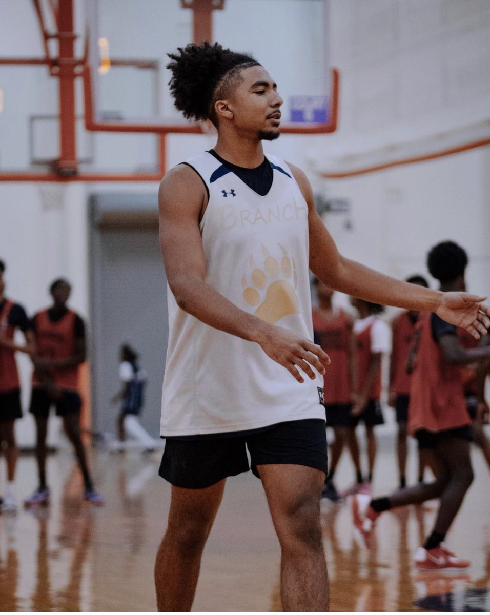I_AMCoachHurdle's tweet image. College Coaches and recruiters D1, D2, D3. Western Branch Viktor Parson @floorgeneralvik C/O 2024 6’2 (PG/SG) he a Scoring Guard, Good Handles and Attack the Basket with Great Bounce. Honors Student #uncommitted