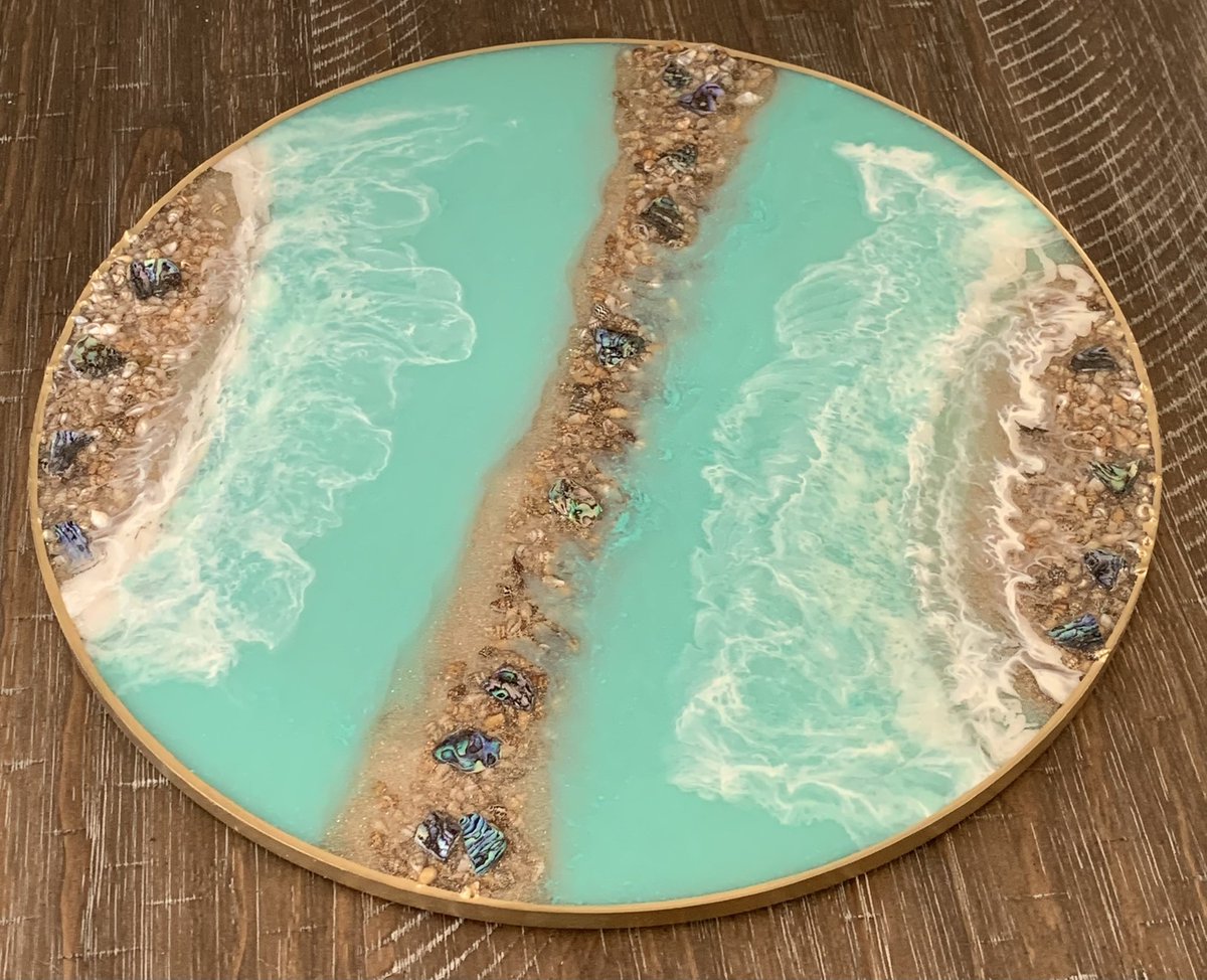 RodemoyerDesign's tweet image. Finally finished my coastal lazy Susan❤️It will be listed tonight in my Etsy shop #lazysusan #resinart #beach #beachhousedecor #beachhousestyle #abalone #seashells #beachart #etsyseller #tabledecor #tablesetting #homedecor #seaart #servingtray