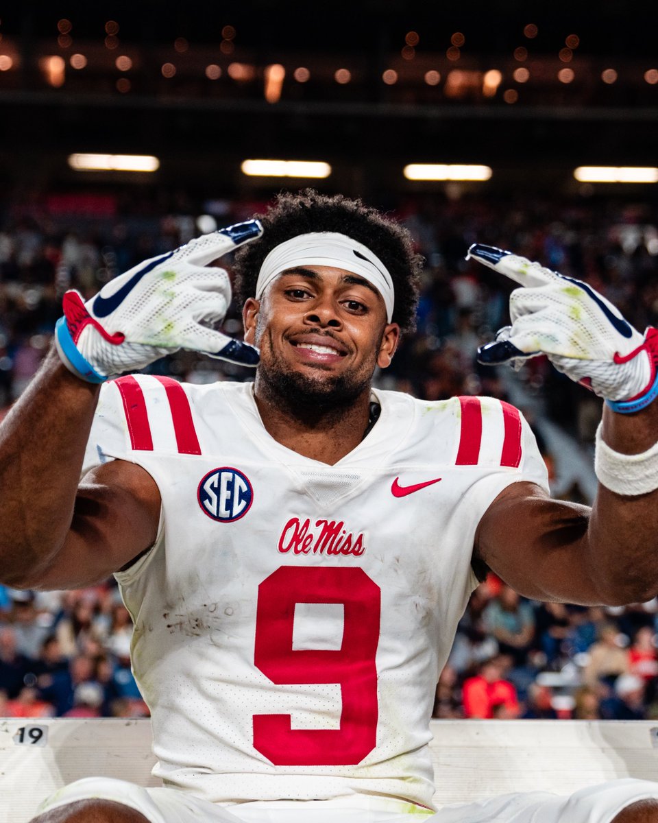OleMissFB's tweet photo. Grass is greener in the ‘Sip 😁

#ComeToTheSip https://t.co/LE80zg9QYr