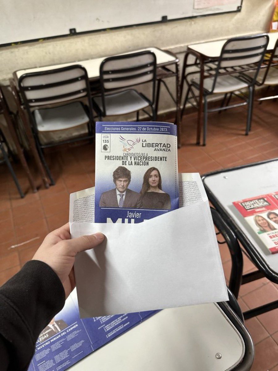 El gobierno de Argentina ya retrasó los resultados a las 10 de la noche. Ojo con el fraude electoral. No se dejen robar las elecciones por comunistas de mierda.