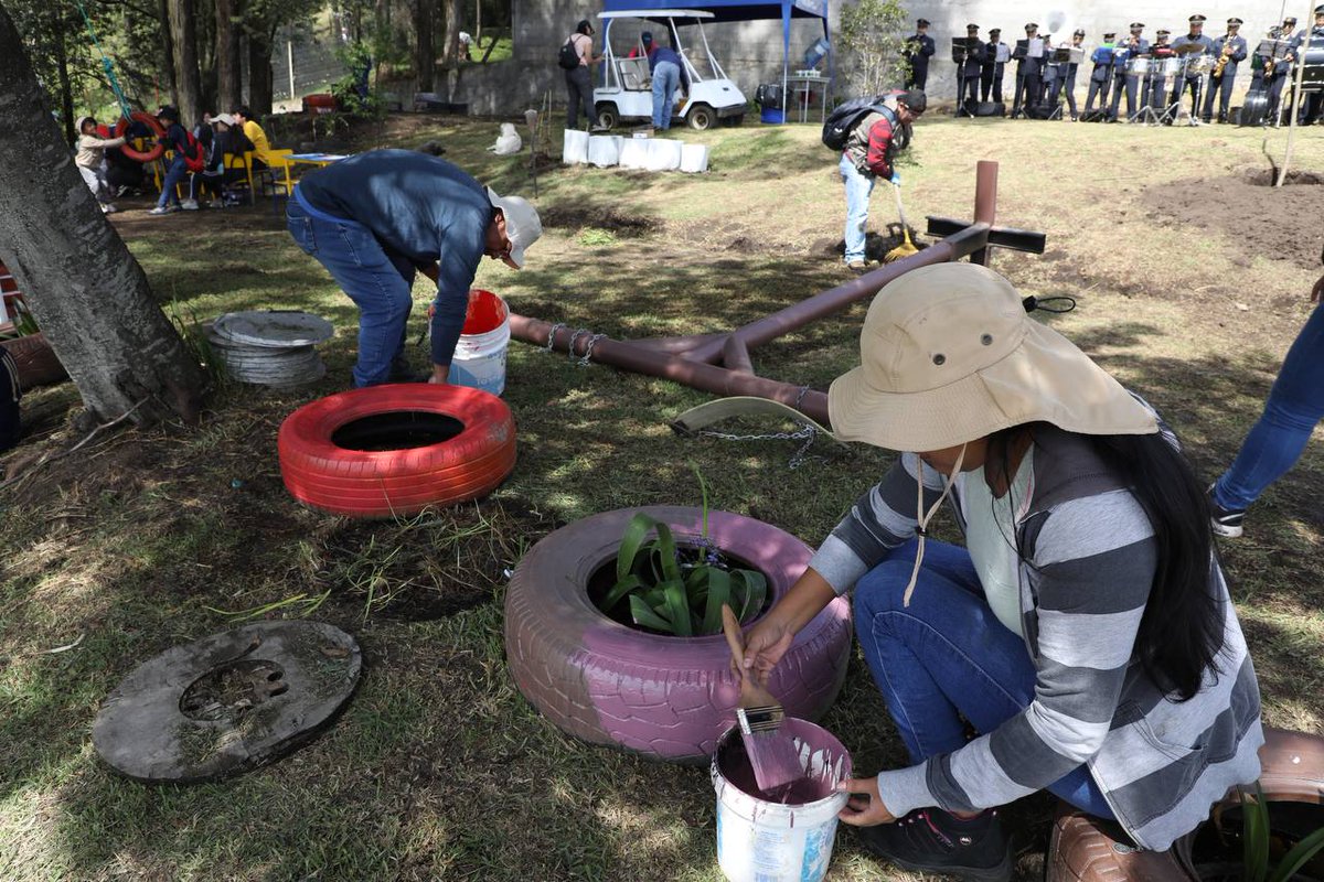 MunicipioQuito's tweet image. 🧹🪚⛏️ #DoMinga | Con la participación de la comunidad organizada y personal municipal, hoy se realizó la DoMinga en la que se limpió, pintó, y recuperó integralmente 14 parques de 9 administraciones zonales.

#QuitoRenace