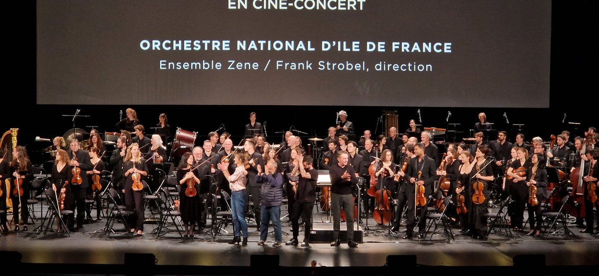 Le ciné concert de #KV1 était incroyable ! Un grand merci à toute la troupe, au chef d'orchestre et aux acteurs présents (<a href="/AlainChapuis/">Chapuis Alain</a> , @GuillaumeBriat <a href="/Sylvain_Quimene/">• Gunther Love •</a> et Anne Girouard) auxquels on ajoute Bô Gaultier de Kermoal qui était présent dans la salle ! #Kaamelott