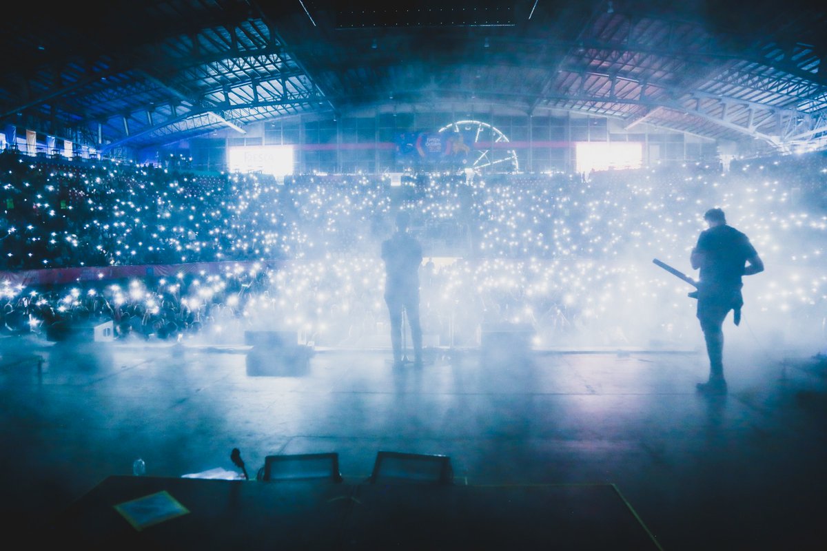 MiDi (@alexmidi) on Twitter photo Una nueva historia para contar en Guadalajara. Gracias por toda su energía ⚡️💥🖤
#MoeniaPixelTour
(swipe 📸 by <a href="/pirate_beto/">Roberto Rocha</a>) Una nueva historia para contar en Guadalajara. Gracias por toda su energía ⚡️💥🖤
#MoeniaPixelTour
(swipe 📸 by <a href="/pirate_beto/">Roberto Rocha</a>)