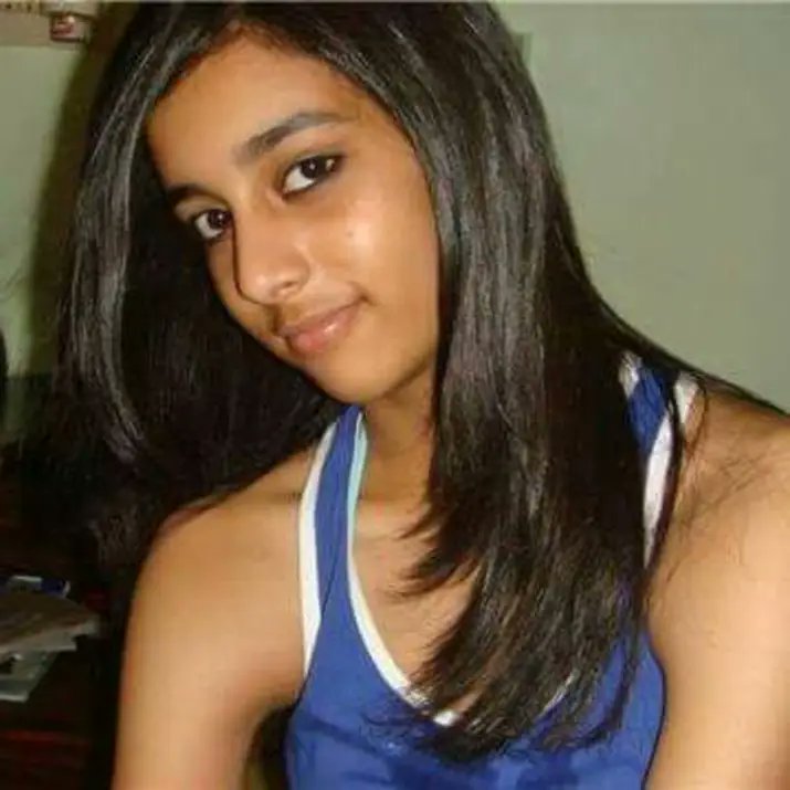 SumitHansd's tweet image. Aarushi Talwar Case (2008)
this girl body was found in her bedroom and this man's body was found on the same building's Terrace.
Police Prime suspects were Aarishi's Parents
Dr Nupur and Dr Rajesh Talwar due to less evidence the culprit was never caught. Om Shanti Aarushi