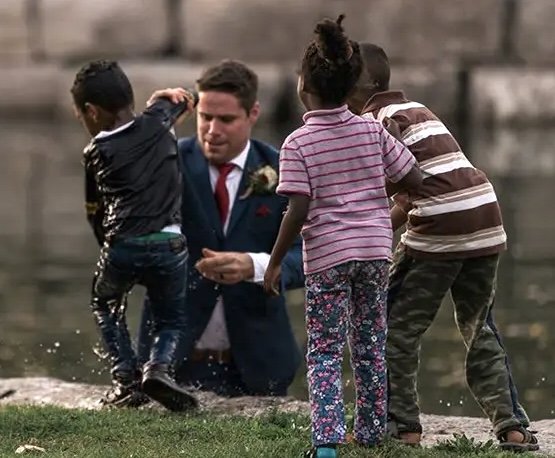 askmeknowledge's tweet photo. A groom from Canada saved a boy from drowning during his wedding photo shoot. While posing for photos, Clayton and his bride Brittany noticed the child struggling in the water and immediately sprang into action. https://t.co/L0AvhDS4CU