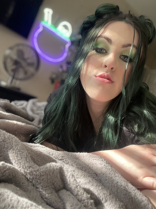 I miss my blue hair, should I change it back? #hair #bluehair #haircolor https://t.co/RAzhbcJibo<a href="/tag/hair"class="tags"><span>#hair</span></a><a href="/tag/haircolor"class="tags"><span>#haircolor</span></a><a href="/tag/bluehair"class="tags"><span>#bluehair</span></a>