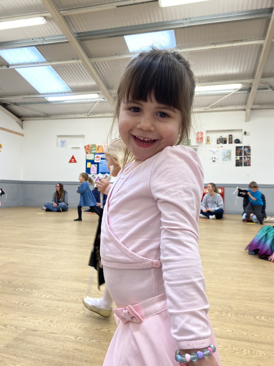 RhianLM's tweet photo. @NPontybreninAM This weekend Gracie went to Ballet and saw Ella and Sophia there, then baked cupcakes and decorated them herself 🧁 https://t.co/4Zf7DbuTOz