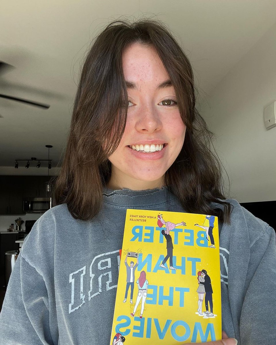 📸 Anneliese’s Book Club via Instagram.