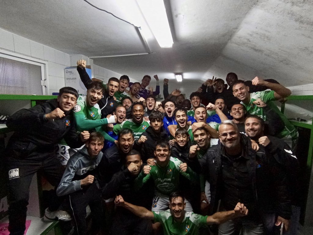 Celebración de la Victoria correspondiente a la Jornada 8 del campeonato Liguero!

Resultado de 3-1 para el Moralo!! Seguimos sumando, gracias Afición.

#Halamoralo
💚