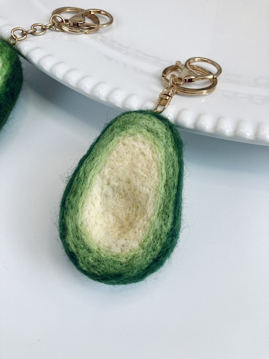 Supercat_2023's tweet photo. Felted avocado https://t.co/YEtcpTuzTo https://t.co/KcUIO9xyMf