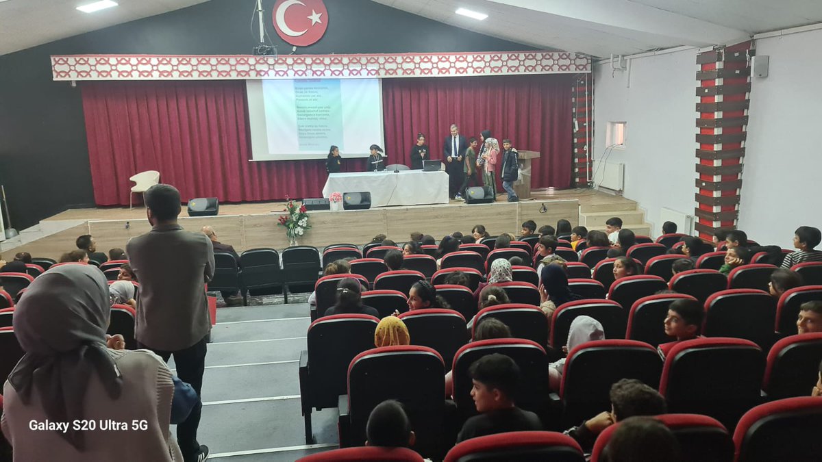 hruengineering's tweet photo. Dekanımız Prof. Dr. Hüsamettin BULUT, TÜBİTAK Bilim Söyleşileri kapsamında Siirt Selami Değer Anadolu Lisesi ve Siirt, Eruh Mehmet Akif Ersoy Ortaokulunda öğrencilere “Yenilenebilir enerji kaynakları ve enerji verimliliği” konularında konferans verdi.

https://t.co/B4S5x3u9us https://t.co/hoSdRdfmHi