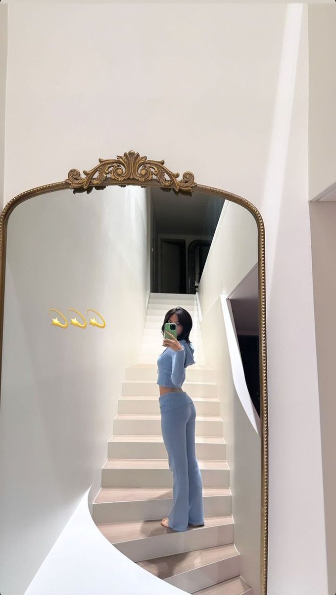 super_manoban's tweet photo. #LISA has the gorgeous and perfect body https://t.co/nQWp6mgHUw
