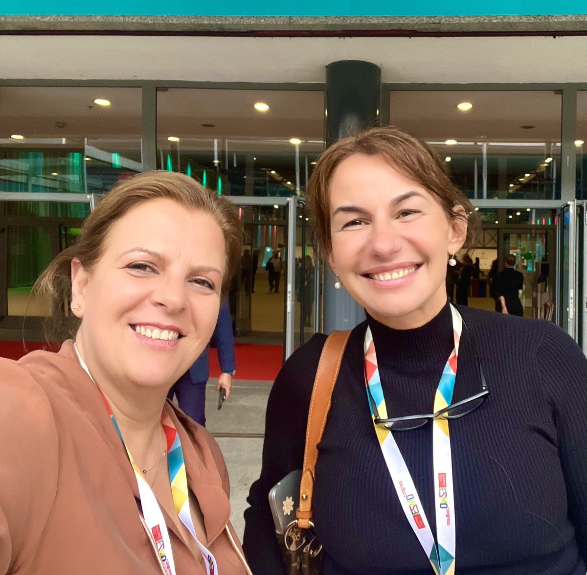 Spending quality time in between science at #ESMO2023 with italian friends: @PrelajArsela beautiful collaboration & friendship built up through #I3Lung & my longstanding YOC buddy, dearest friend over years & through wonderful projects @marinagarassino lovely to see you again❤️