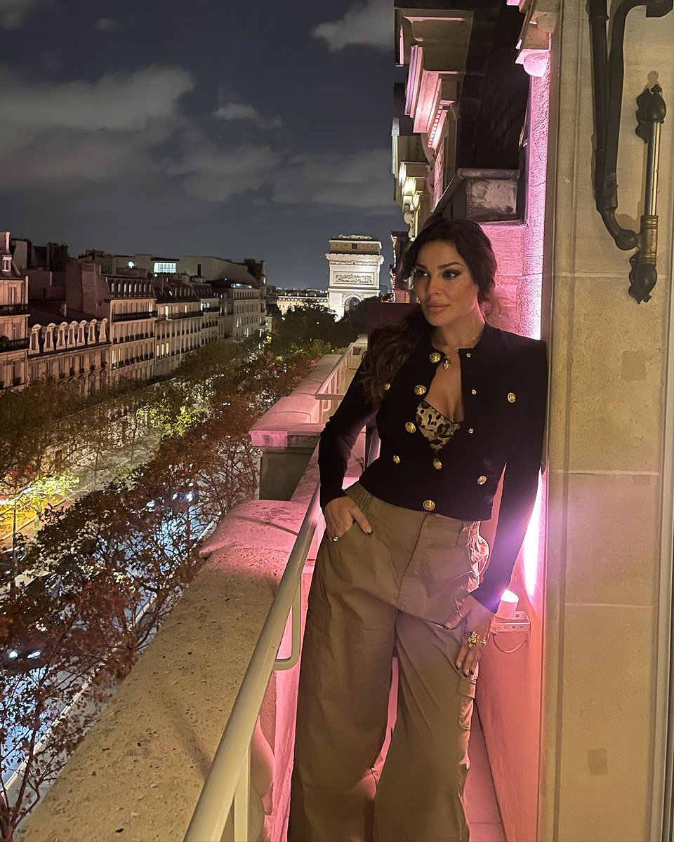 À la folie🤍.
<a href="/nadinenjeim/">Nadine Nassib Njeim 🏆</a> #نادين_نسيب_نجيم