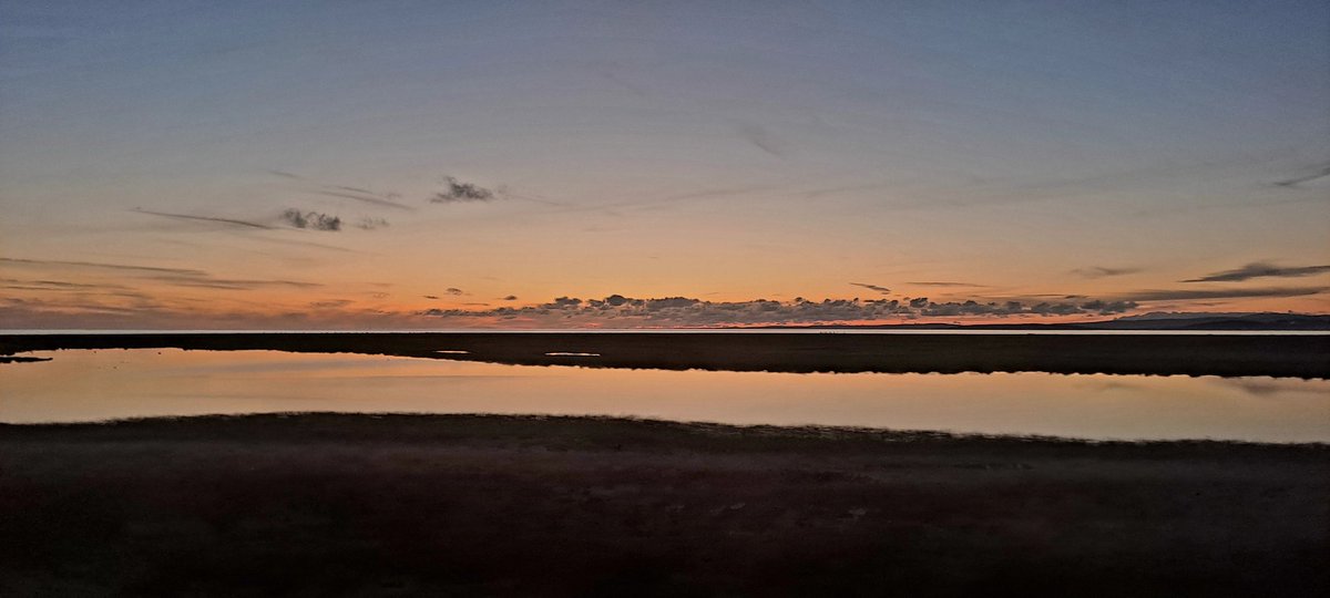 Guard_Amos's tweet photo. I had a feeling the sunset on the #FurnessLine would be rather nice tonight. So here's 2 views from the @northernassist #mobileoffice firstly looking across @RSPBLeightonM and the second from Arnside https://t.co/qcDvFmrN4I