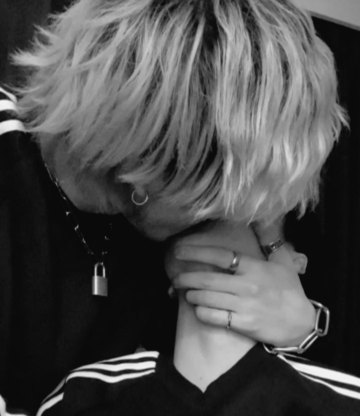 vantebymimi's tweet photo. #jikookau

Onde Jeon Jungkook era um homem casado e hetero até onde a mídia sabia, mas se encontrava com Park Jimin todas as quartas feiras.

Ou

Onde Jimin, cansado de esperar ser assumido pelo Jeon, resolve assumir outro relacionamento. https://t.co/1hrRmGcMCy