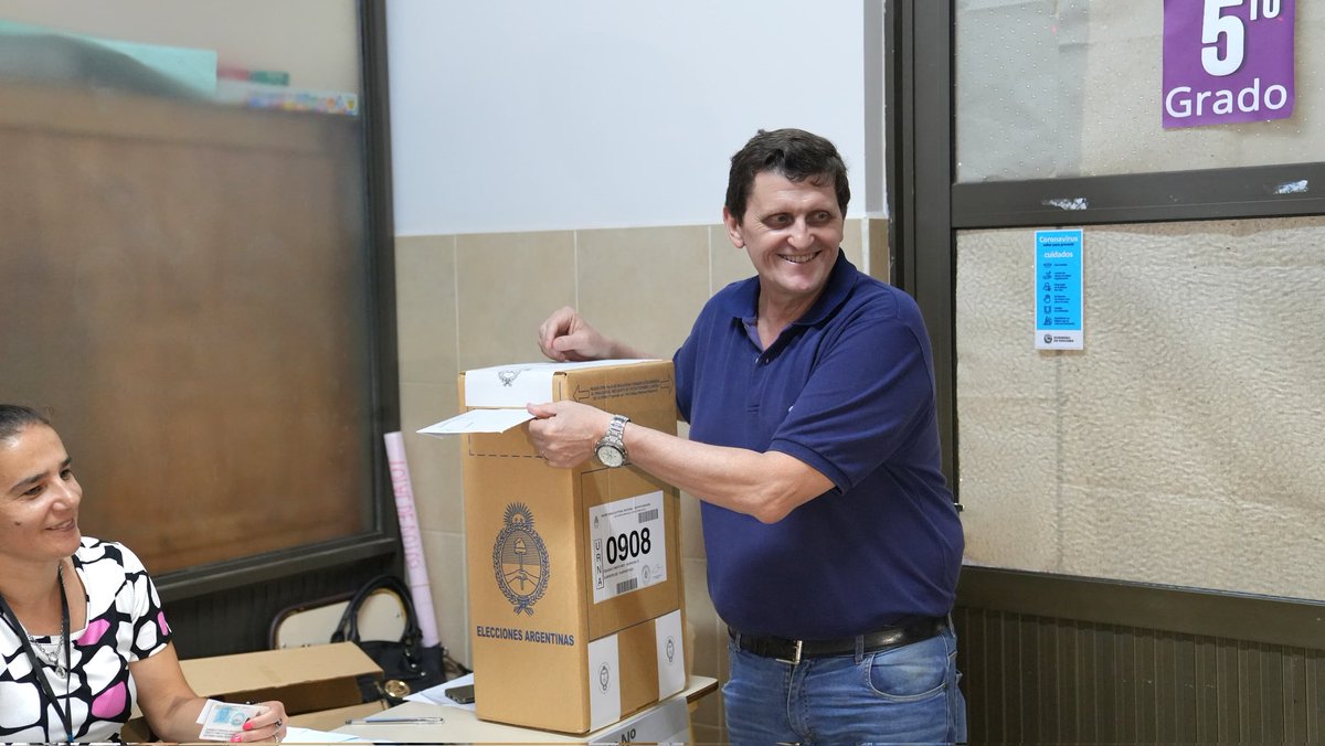 Hoy los argentinos decidimos el proyecto de país que queremos 
Votemos con responsabilidad, con compromiso, y con mucho amor por nuestro país y nuestra querida provincia 🇦🇷❤️

#Elecciones2023 #ArgentinaElige #MisionesElige