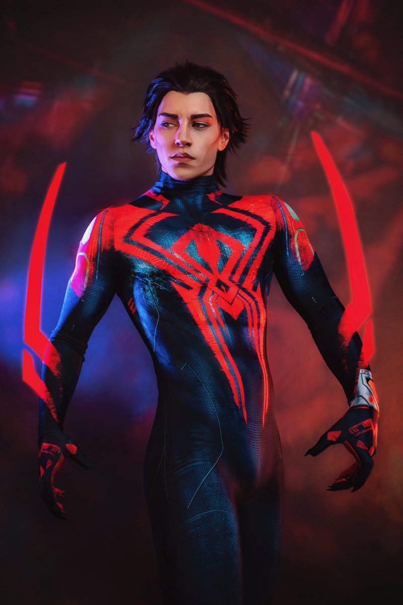 geheichou's tweet image. [ 𝟮𝟬𝟵𝟵 ] #AcrossTheSpiderVerse  
fist photos of my Miguel O'Hara cosplay 🕷️