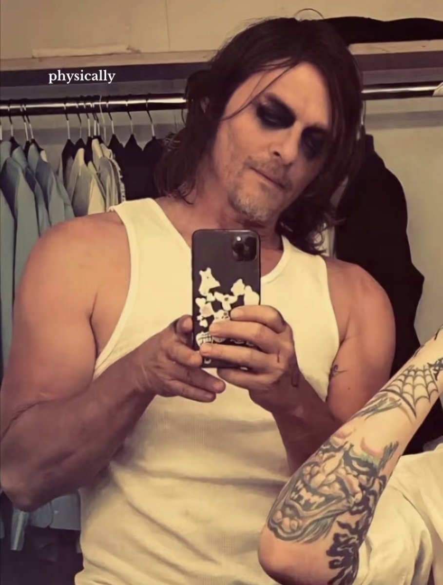 softestnatalie's tweet photo. The things this pic does to me 
#NormanReedus #DarylDixon https://t.co/If5P8wzGnp
