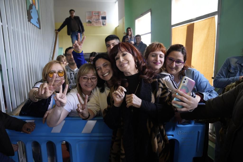 A 40 años de democracia, como siempre, votando en Gallegos.