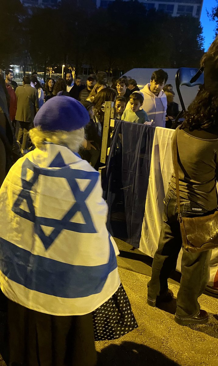 Paris, ce soir, dimanche 22 octobre 2023. 🇫🇷🇮🇱

Rassemblement pour la libération de tous les otages enlevés et retenus par le Hamas à Gaza.