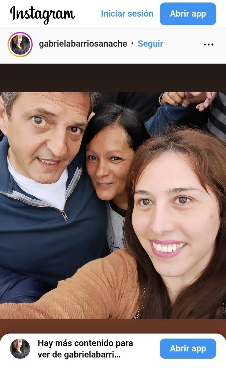 TraductorTeAma's tweet photo. La abogada Gabriel Barrios Anache, militante de Massa sube fotos a sus redes robando boletas de Milei. https://t.co/F97LoRNEgi