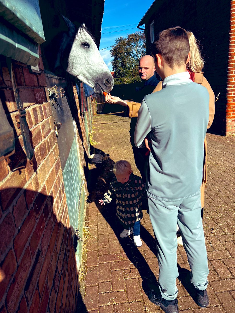 The power getting some well deserved carrots an polo’s from the wife,and (the brother) his biggest fan had to come see him 🥰