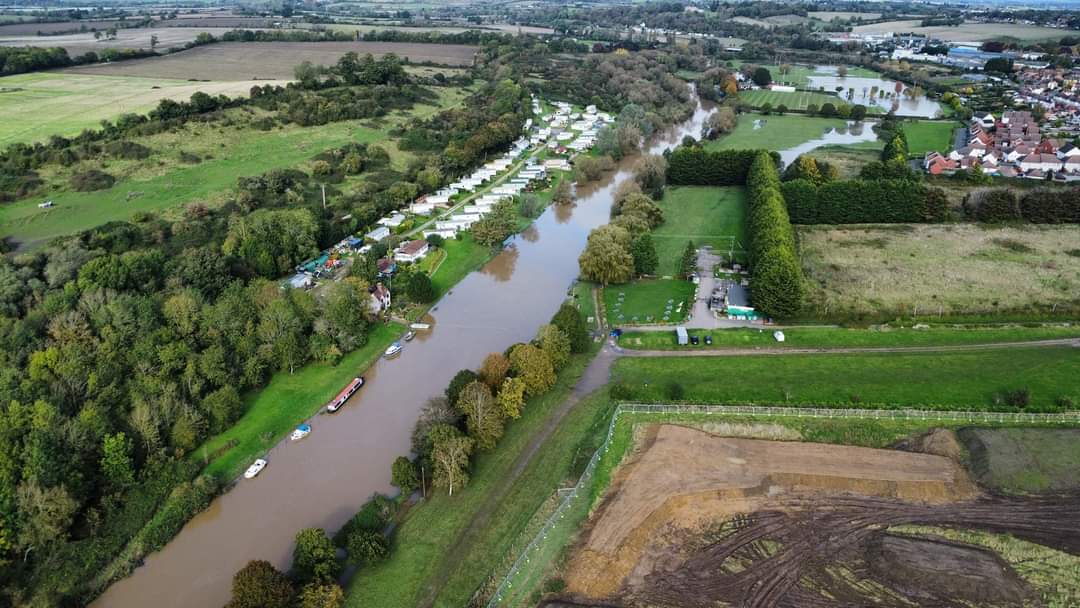 JohnGar33's tweet photo. River Avon today @bbcmtd @DaveThroup @EveshamCops https://t.co/TLLzN2zsIL