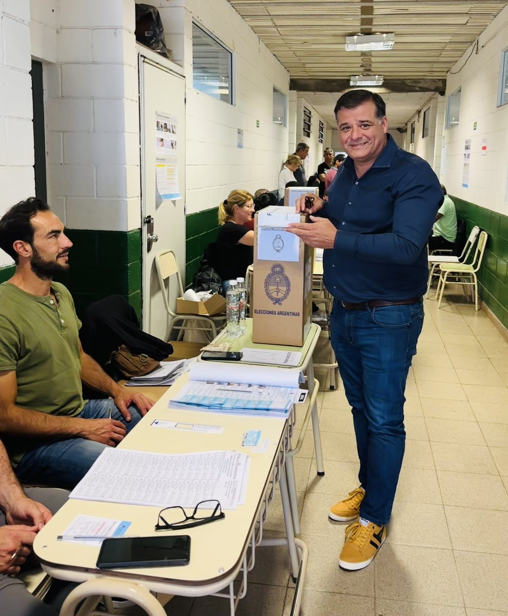 DarioCapitani's tweet photo. Para recuperar el valor de lo nuestro, #YaVote 💪. 

Porque somos la única fuerza del #Cambio 🇦🇷 
¡Vamos todos a votar hoy! https://t.co/k55q4K3cYM