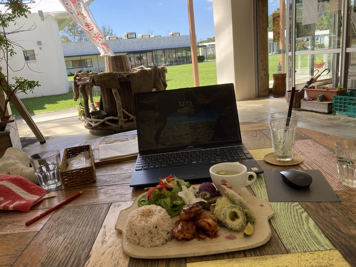 ok_ritchy's tweet photo. AgriParkでLunch😋
お花のサラダ香りがよくて美味しい🥗 https://t.co/YMJsJ5we2a