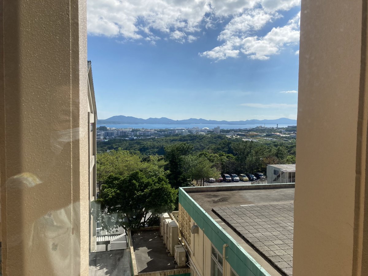 ok_ritchy's tweet photo. 名桜大学図書館をゲスト利用😁
絶景だ〜😲 https://t.co/bqPUgVl4Xy