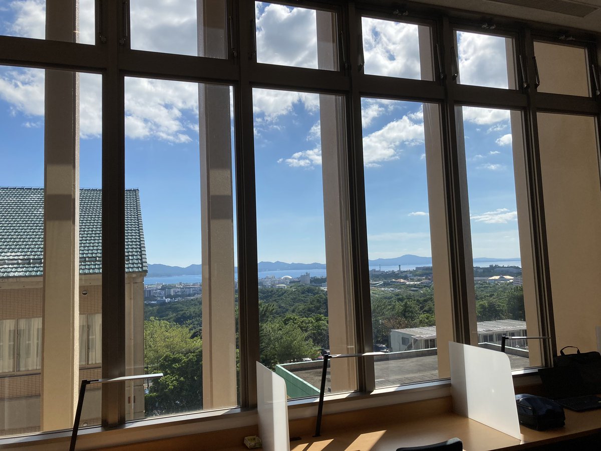 ok_ritchy's tweet photo. 名桜大学図書館をゲスト利用😁
絶景だ〜😲 https://t.co/bqPUgVl4Xy